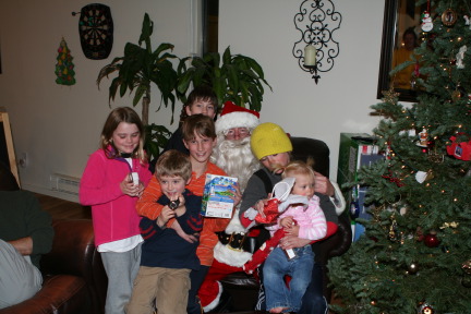 2009-12-24-Christmas-Colorado-20-Santa-Kyla-Ian-Chance-Dax-Vale-Sydney.JPG