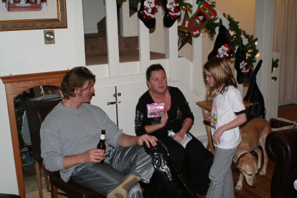 2009-12-25-Christmas-05-Justin-Katie-Kyla.JPG
