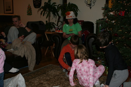 2009-12-25-Christmas-08-Josh-Suzi-Chance-Kyla-Dax.JPG