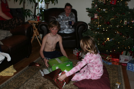 2009-12-25-Christmas-11-Vale-Kati-Kyla.JPG