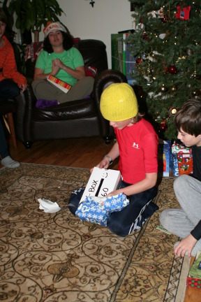 2009-12-25-Christmas-32-Chance-Suzi-Vale-XBOX-360-joke.JPG