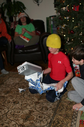 2009-12-25-Christmas-33-Chance-Suzi-Vale-XBOX-360-joke.JPG