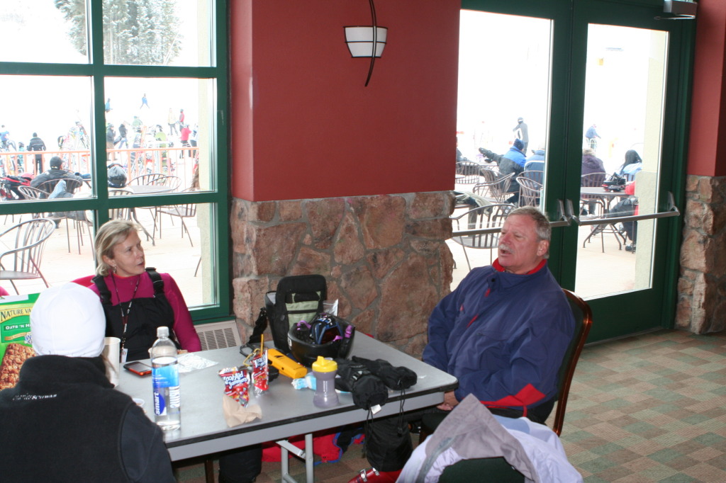 2009/12(December)/Colorado-Skiing/1024x768_2009-12-23-Skiing-04-Janeen-Jim.JPG