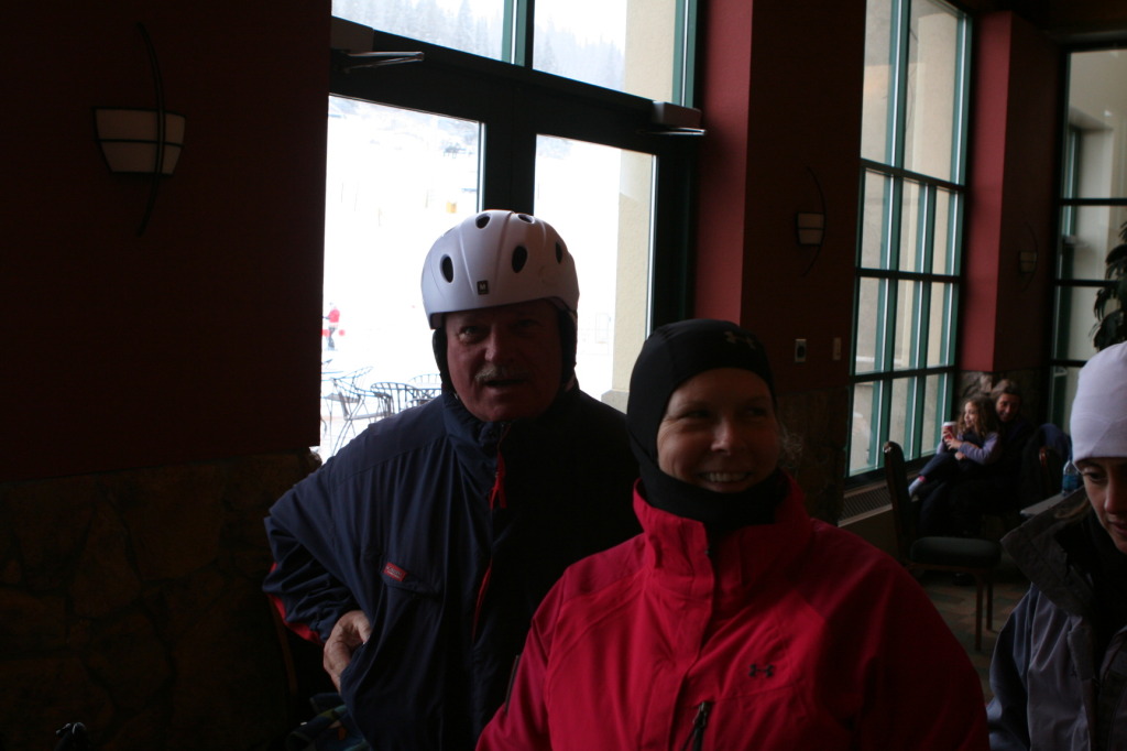 2009/12(December)/Colorado-Skiing/1024x768_2009-12-23-Skiing-06-Jim-Janeen.JPG