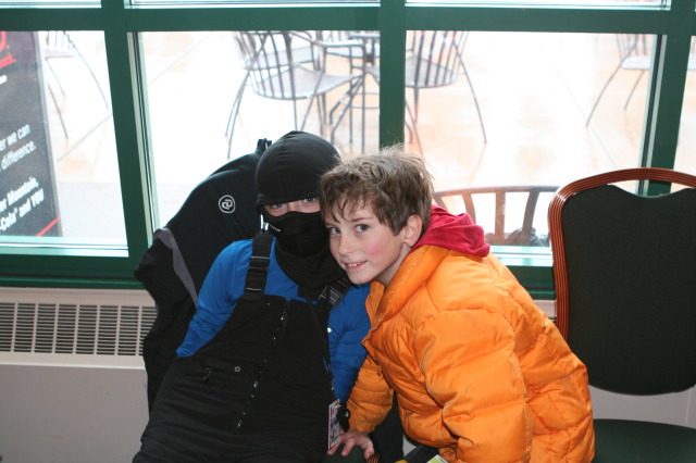 2009/12(December)/Colorado-Skiing/640x480_2009-12-23-Skiing-05-Vale-Dax.JPG