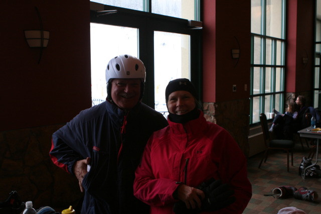 2009/12(December)/Colorado-Skiing/640x480_2009-12-23-Skiing-08-Jim-Janeen.JPG
