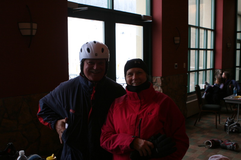 2009/12(December)/Colorado-Skiing/800x600_2009-12-23-Skiing-08-Jim-Janeen.JPG