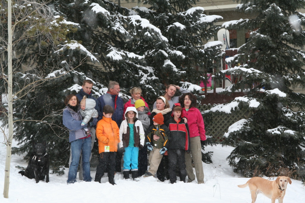 2009/12(December)/Family-Photos/1024x768_2009-12-25-Christmas-Family-Photo-04-Josh-Heather-Sydney-Dax-Jim-Kyla-Vale-Justin-Katie-Ian-Janeen-Chance-Suzi.JPG