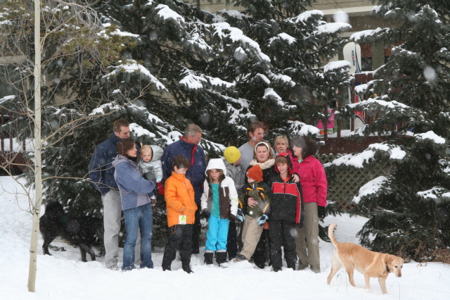2009/12(December)/Family-Photos/640x480_2009-12-25-Christmas-Family-Photo-03-Josh-Heather-Sydney-Dax-Jim-Kyla-Vale-Justin-Katie-Ian-Janeen-Chance-Suzi.JPG