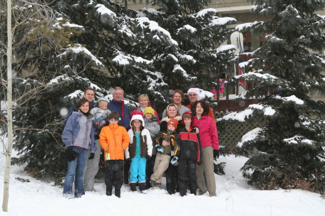 2009-12-25-Christmas-Family-Photo-06-Heather-Sydney-Josh-Jim-Dax-Kyla-Janeen-Vale-Ian-Katie-Justin-Chance-Suzi-Travis.JPG