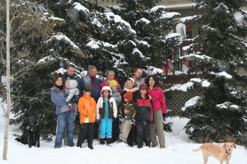 2009/12(December)/Family-Photos/800x600_2009-12-25-Christmas-Family-Photo-04-Josh-Heather-Sydney-Dax-Jim-Kyla-Vale-Justin-Katie-Ian-Janeen-Chance-Suzi.JPG