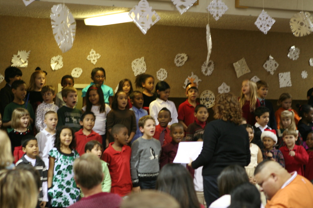 2009/12(December)/NYOS-Christmas-Pagent/1024x768_2009-12-16-NYOS-Christmas-Pagent-01-Case.JPG