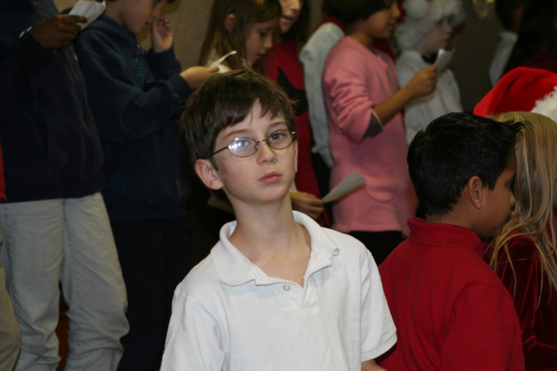 2009/12(December)/NYOS-Christmas-Pagent/800x600_2009-12-16-NYOS-Christmas-Pagent-08-Dax.JPG