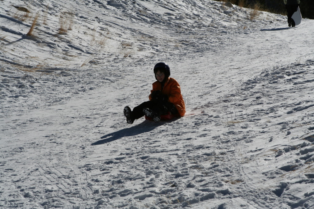 2009/12(December)/Sledding/1024x768_2009-12-27-Sledding-038-Dax.JPG