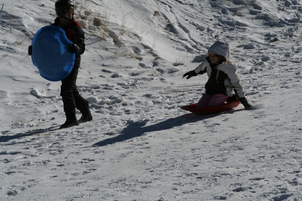 2009/12(December)/Sledding/1024x768_2009-12-27-Sledding-047-Kyla.JPG