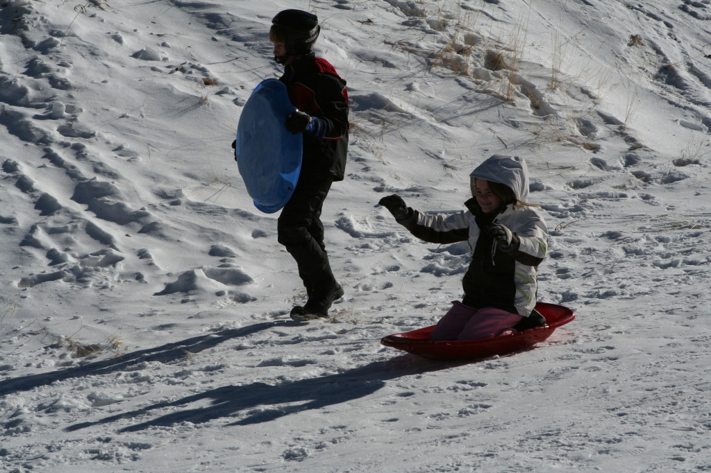 2009/12(December)/Sledding/1024x768_2009-12-27-Sledding-049-Kyla.JPG