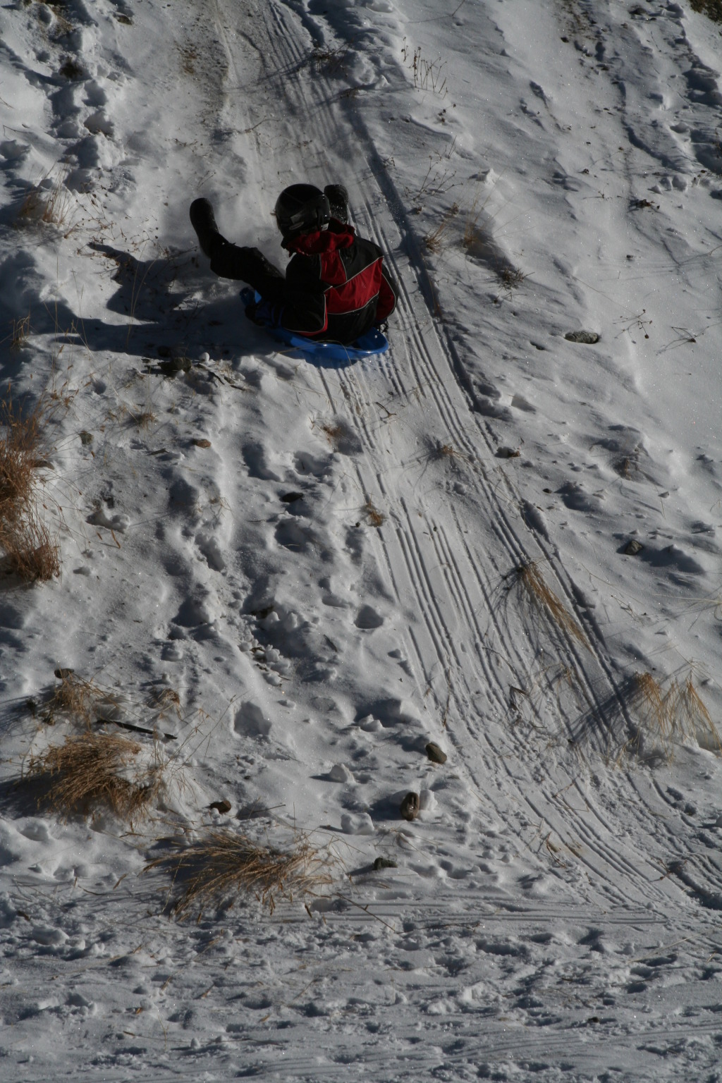 2009/12(December)/Sledding/1024x768_2009-12-27-Sledding-067-Chance.JPG