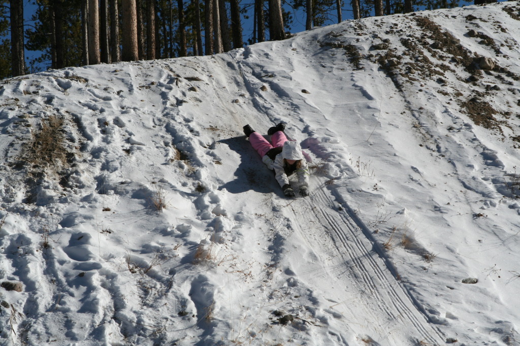 2009/12(December)/Sledding/1024x768_2009-12-27-Sledding-073-Kyla.JPG