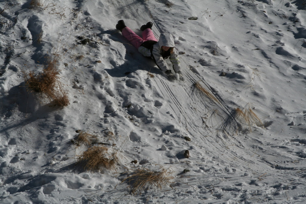 2009/12(December)/Sledding/1024x768_2009-12-27-Sledding-076-Kyla.JPG