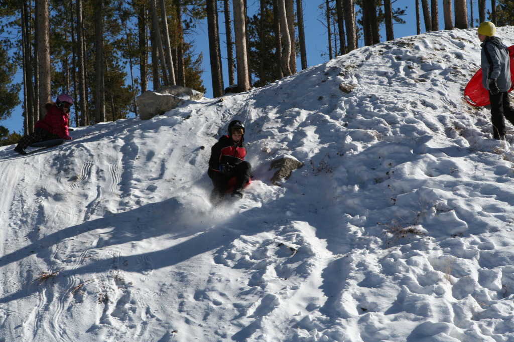 2009/12(December)/Sledding/1024x768_2009-12-27-Sledding-082-Chance.JPG