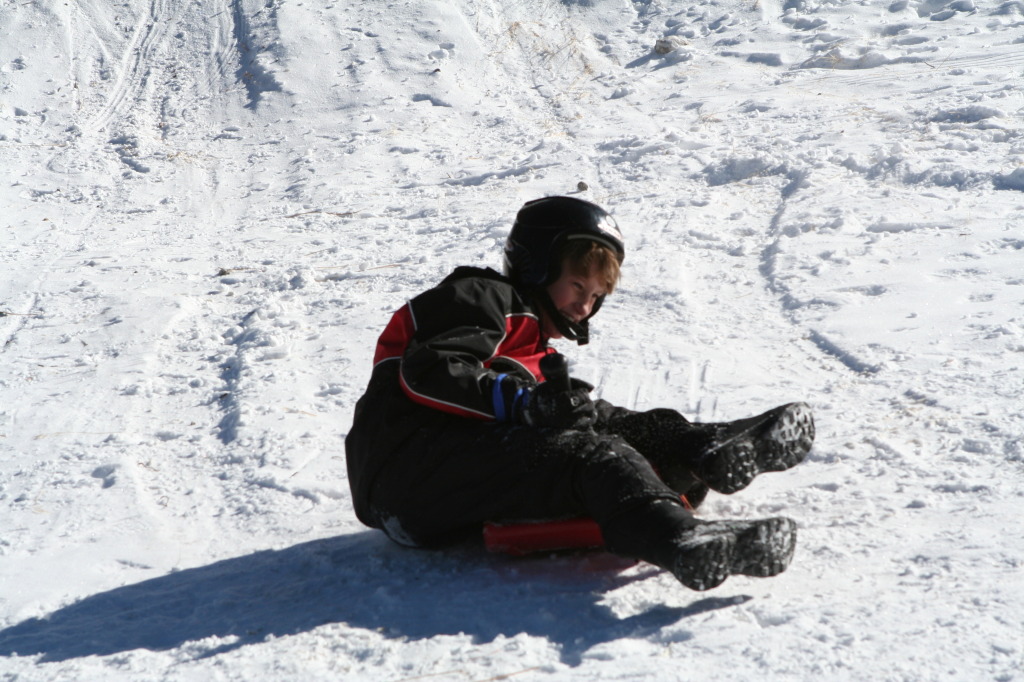 2009/12(December)/Sledding/1024x768_2009-12-27-Sledding-091-Chance.JPG