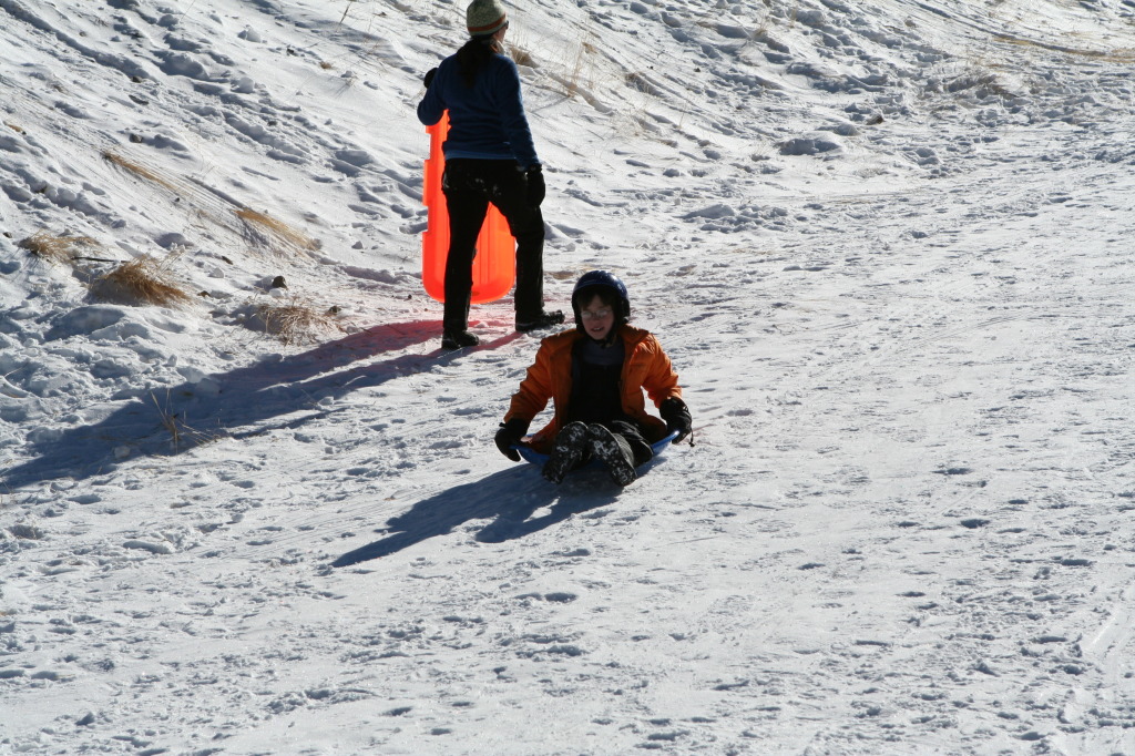 2009/12(December)/Sledding/1024x768_2009-12-27-Sledding-110-Dax.JPG