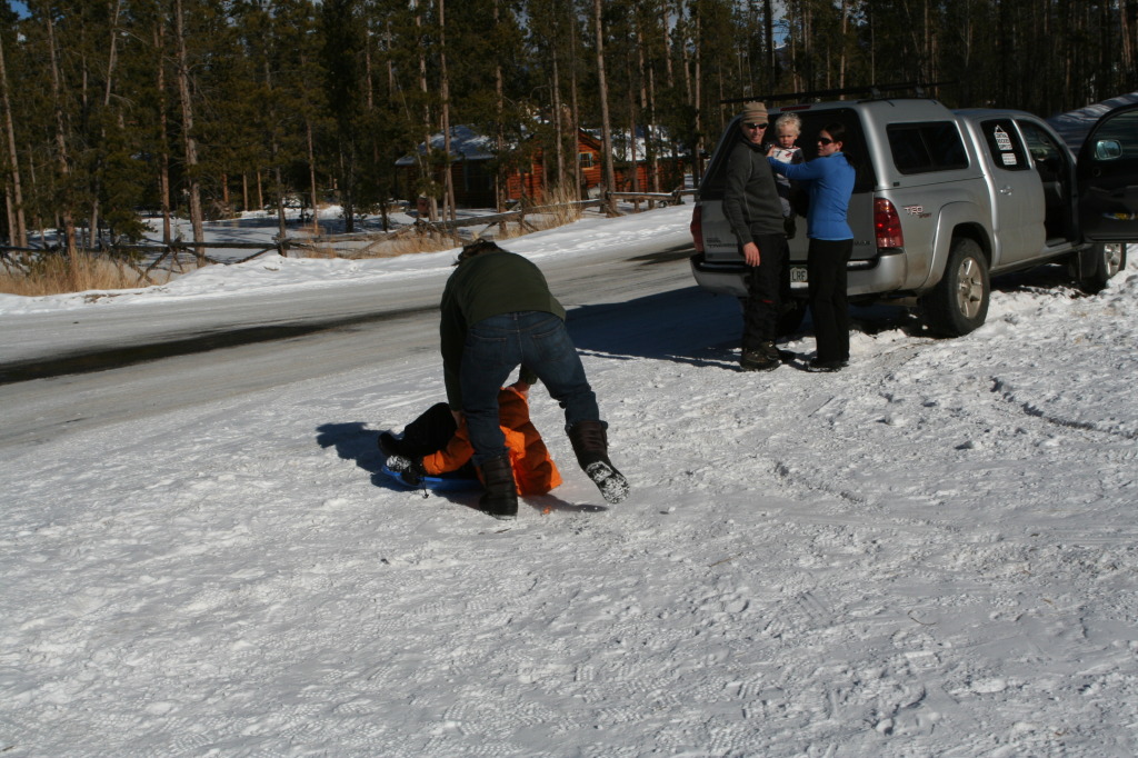 2009/12(December)/Sledding/1024x768_2009-12-27-Sledding-144-Dax-Justin.JPG