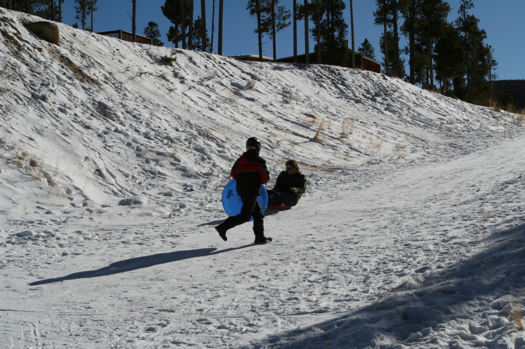 2009/12(December)/Sledding/1024x768_2009-12-27-Sledding-151-Justin.JPG