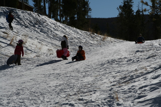 2009/12(December)/Sledding/640x480_2009-12-27-Sledding-013-Dax.JPG