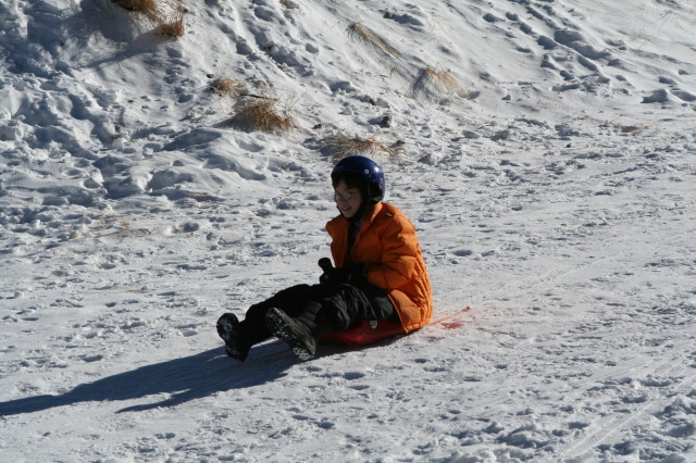 2009/12(December)/Sledding/640x480_2009-12-27-Sledding-017-Dax.JPG