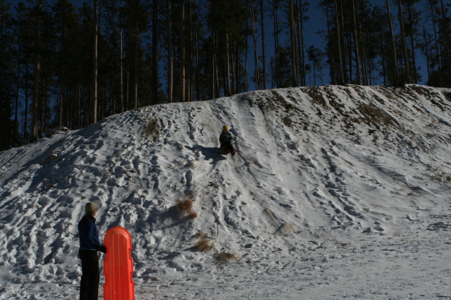 2009/12(December)/Sledding/640x480_2009-12-27-Sledding-024-Vale.JPG