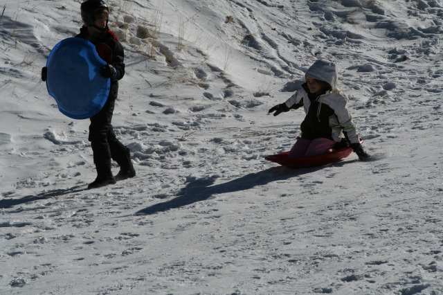 2009/12(December)/Sledding/640x480_2009-12-27-Sledding-047-Kyla.JPG