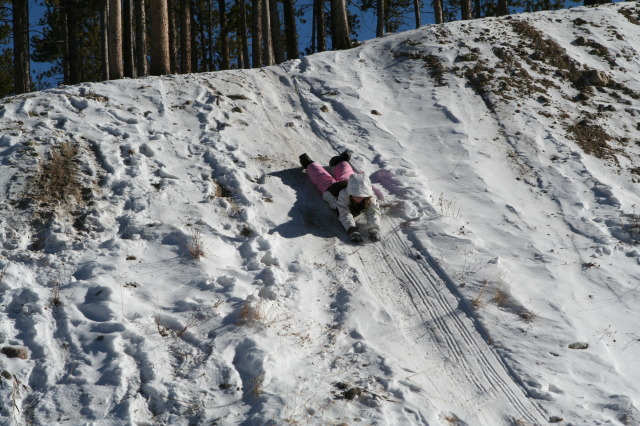 2009/12(December)/Sledding/640x480_2009-12-27-Sledding-073-Kyla.JPG