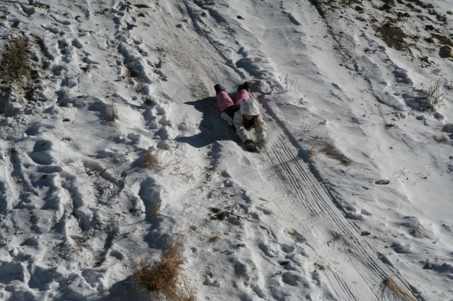 2009/12(December)/Sledding/640x480_2009-12-27-Sledding-074-Kyla.JPG