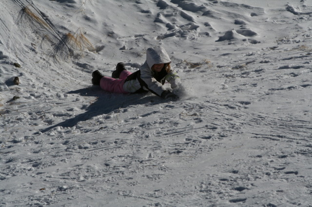 2009/12(December)/Sledding/640x480_2009-12-27-Sledding-079-Kyla.JPG