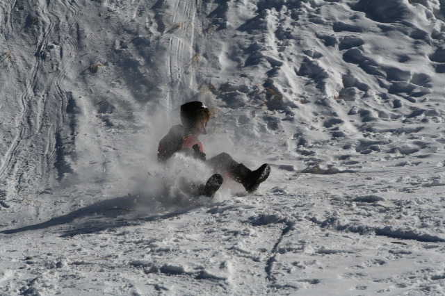 2009/12(December)/Sledding/640x480_2009-12-27-Sledding-087-Chance.JPG