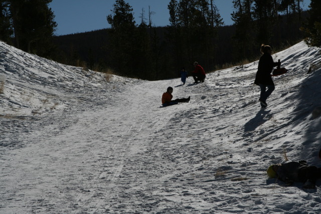 2009-12-27-Sledding-101-Dax.JPG