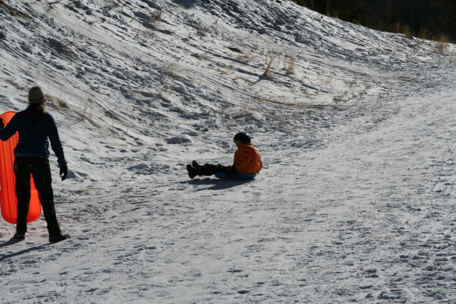 2009-12-27-Sledding-108-Dax.JPG