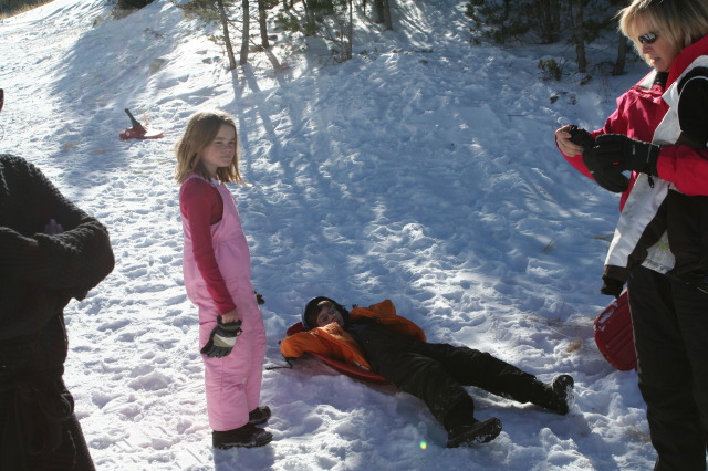 2009-12-27-Sledding-133-Kyla-Dax-Janeen.JPG