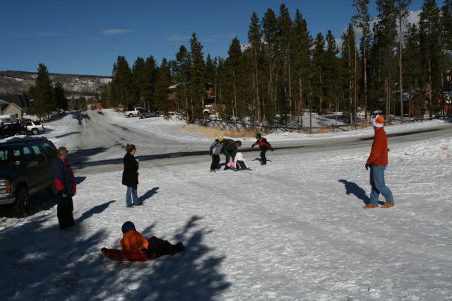 2009/12(December)/Sledding/640x480_2009-12-27-Sledding-189-Kyla-Travis.JPG