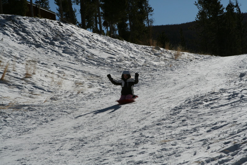 2009/12(December)/Sledding/800x600_2009-12-27-Sledding-045-Kyla.JPG