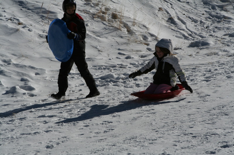 2009/12(December)/Sledding/800x600_2009-12-27-Sledding-048-Kyla.JPG