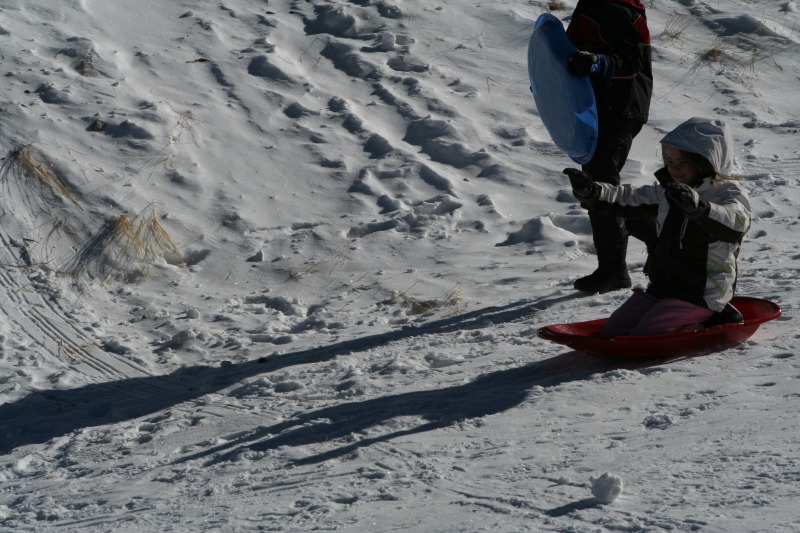2009/12(December)/Sledding/800x600_2009-12-27-Sledding-050-Kyla.JPG