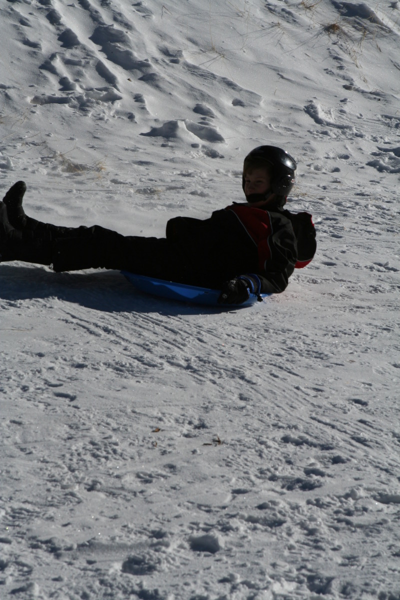 2009/12(December)/Sledding/800x600_2009-12-27-Sledding-070-Chance.JPG