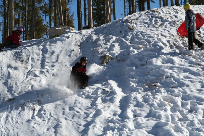 2009/12(December)/Sledding/800x600_2009-12-27-Sledding-083-Chance.JPG
