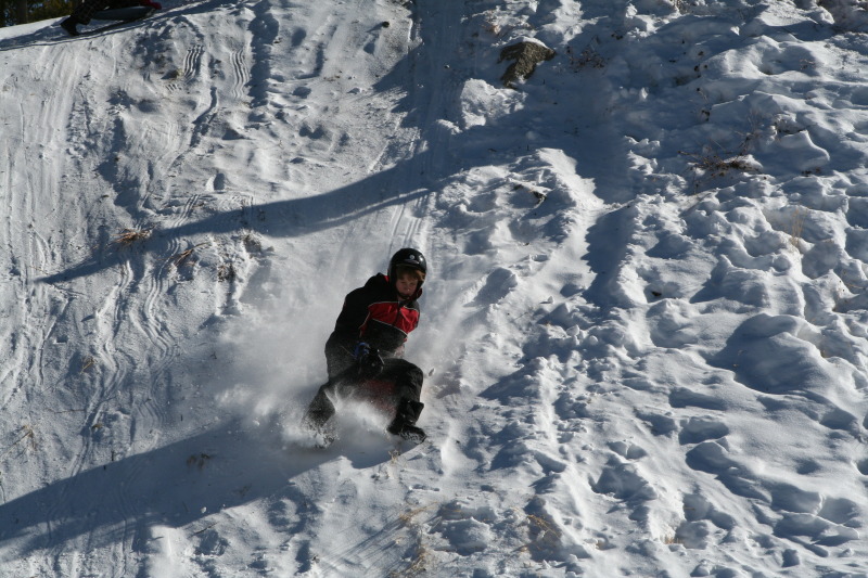 2009/12(December)/Sledding/800x600_2009-12-27-Sledding-085-Chance.JPG