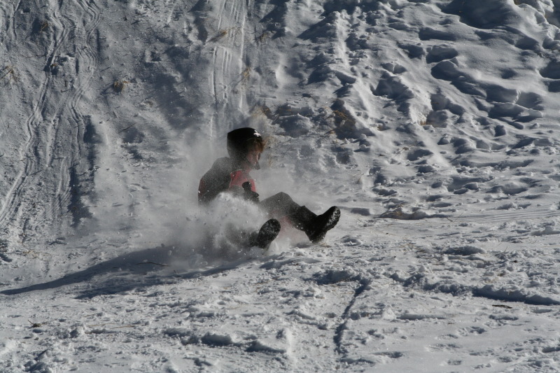 2009/12(December)/Sledding/800x600_2009-12-27-Sledding-087-Chance.JPG