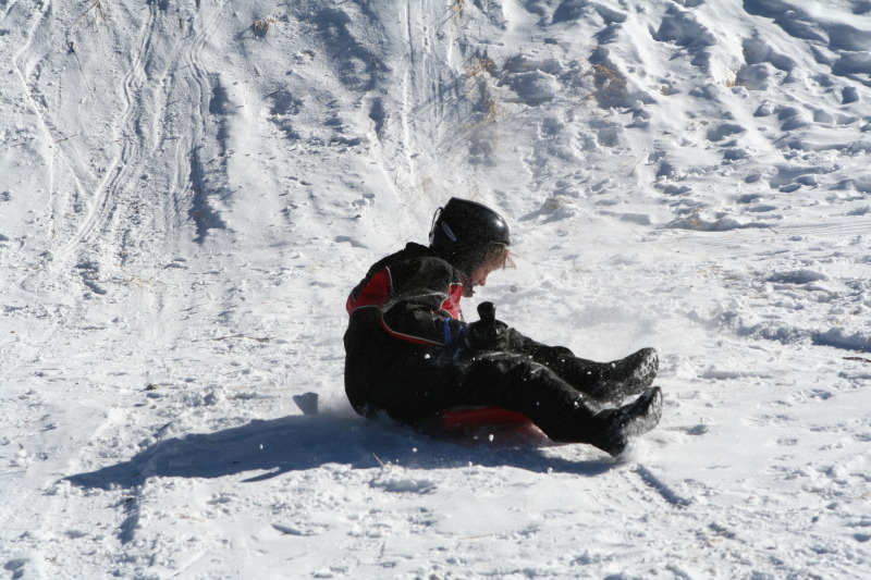 2009/12(December)/Sledding/800x600_2009-12-27-Sledding-089-Chance.JPG