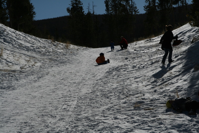 2009/12(December)/Sledding/800x600_2009-12-27-Sledding-102-Dax.JPG