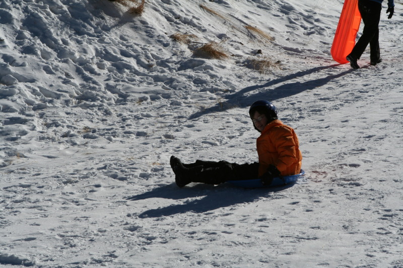2009/12(December)/Sledding/800x600_2009-12-27-Sledding-111-Dax.JPG